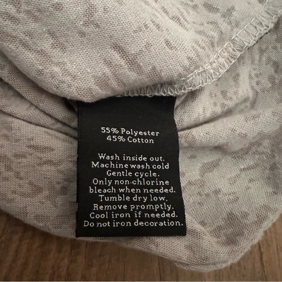 Rock & Republic Gray Purple Short Sleeve Studded Alt Grunge Crown Wings Top - Picture 5 of 9